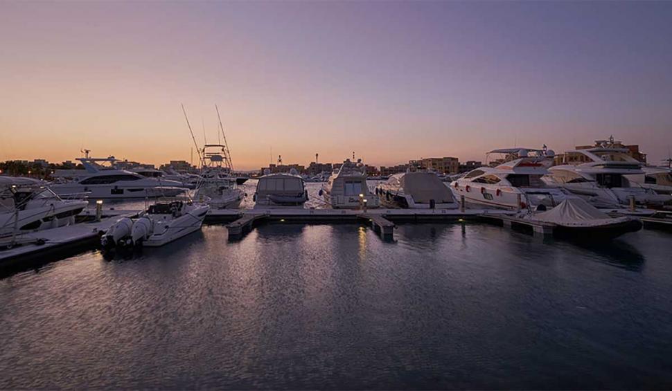 Cei care nu s-au hotărât unde să facă revelionul, încă se mai pot duce la plajă, în Hurghada 805656