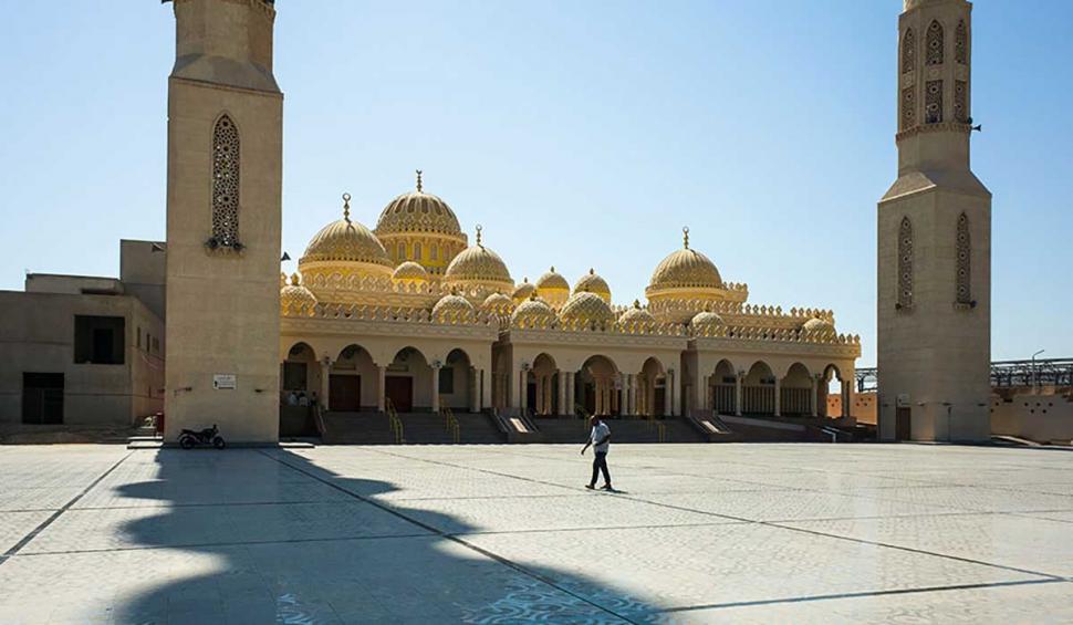 Cei care nu s-au hotărât unde să facă revelionul, încă se mai pot duce la plajă, în Hurghada 805663