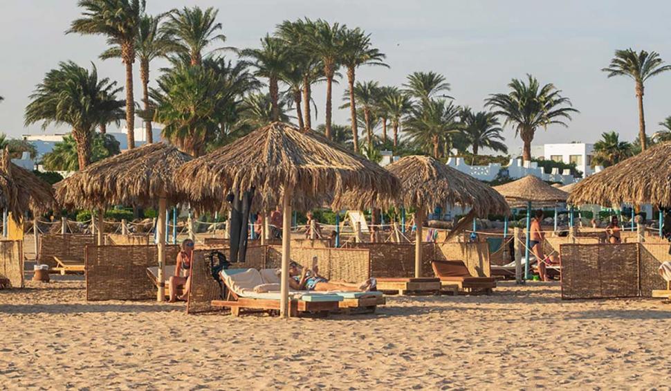 Cei care nu s-au hotărât unde să facă revelionul, încă se mai pot duce la plajă, în Hurghada 805664