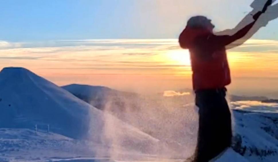 Imagini spectaculoase cu Vârful Omu, la -20 de grade Celsius. Peisajul îţi taie respiraţia 805618