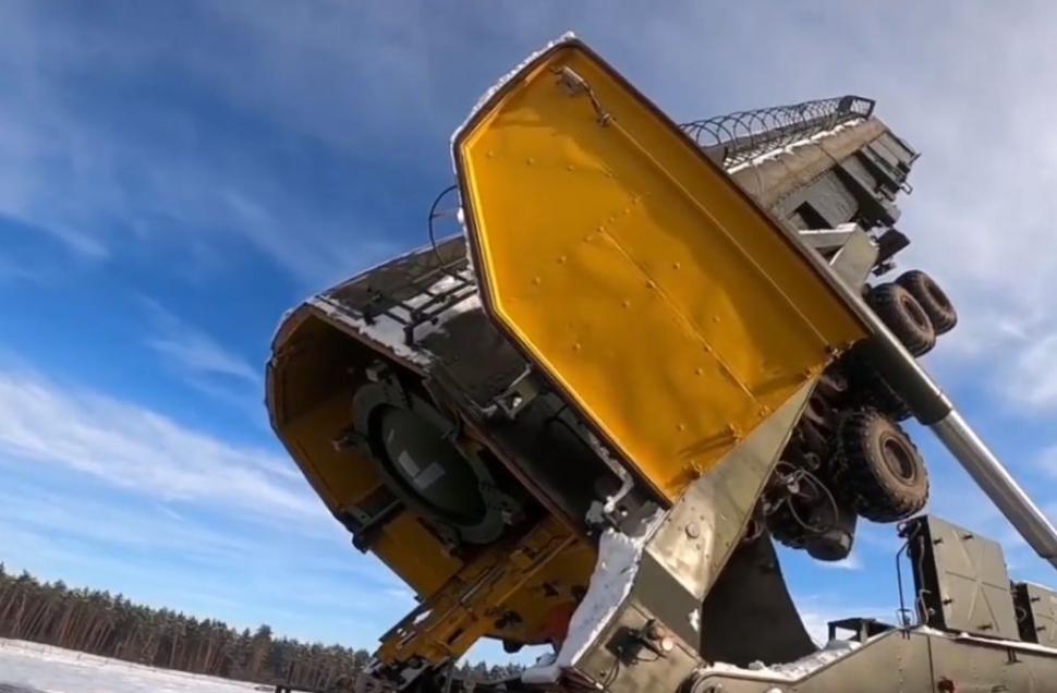 Rușii au încărcat o rachetă nucleară Yars într-un lansator și au publicat imaginile 805669