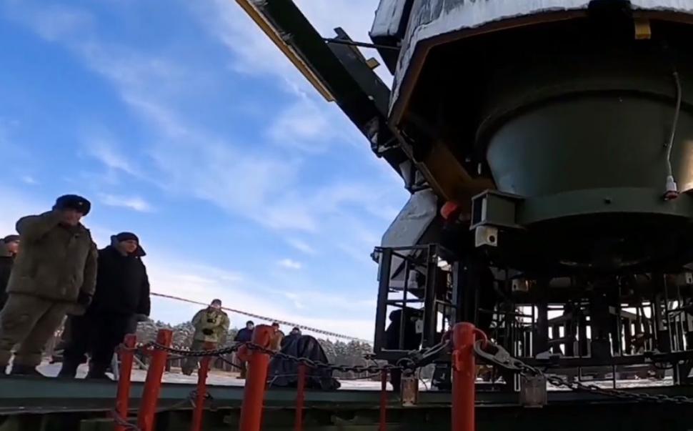 Rușii au încărcat o rachetă nucleară Yars într-un lansator și au publicat imaginile 805670