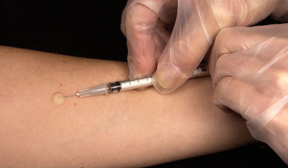Vaccinul împotriva cancerului a ajuns în faza trei de testare. A redus cu 44% riscul de deces