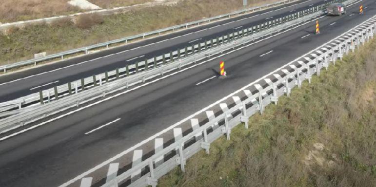 O autostradă din România, abia inaugurată, o ia la vale. Alunecare de teren în rambleu și crăpături în asfalt | Reacția CNAIR  805992