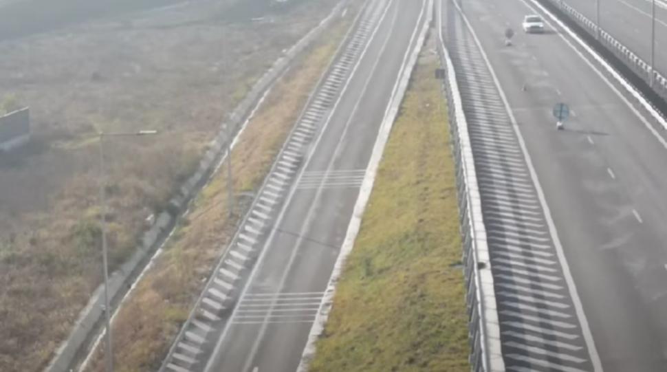 O autostradă din România, abia inaugurată, o ia la vale. Alunecare de teren în rambleu și crăpături în asfalt | Reacția CNAIR  805993