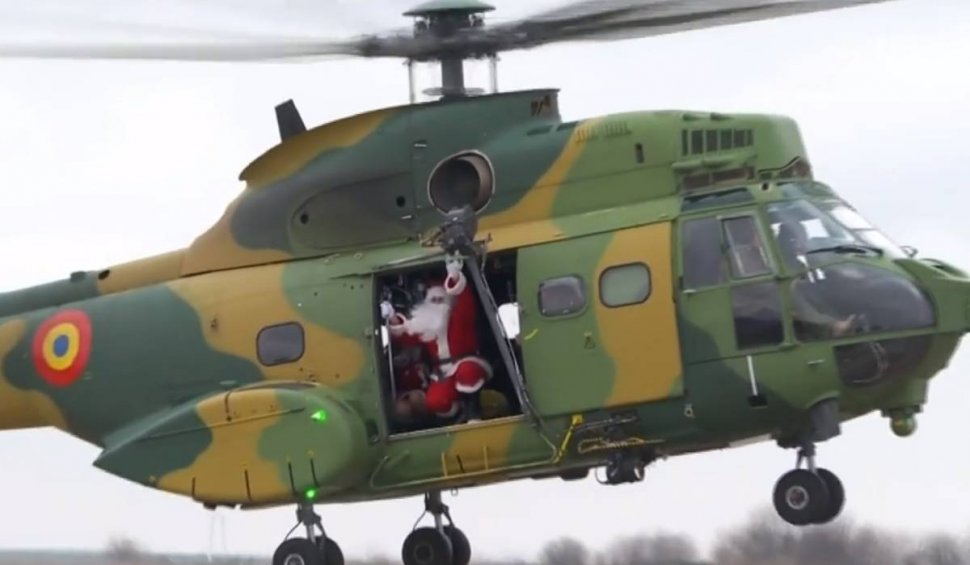 Moş Crăciun a adus darurile cu elicopterul. Două sute de copii l-au așteptat lângă pistă, în Constanţa