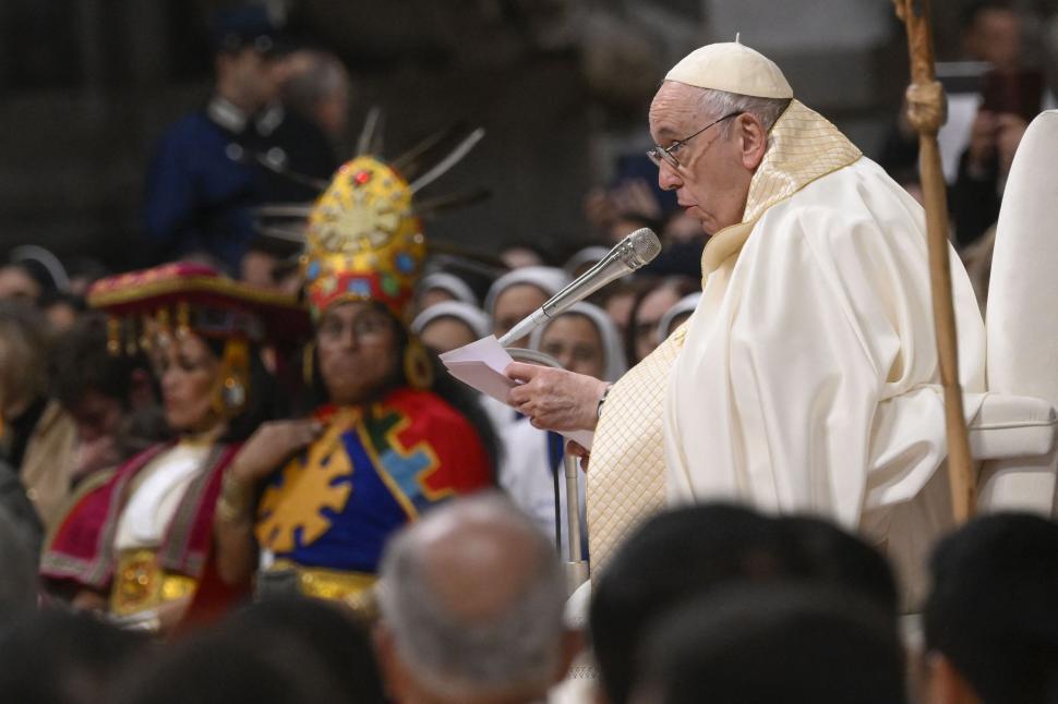 Papa Francisc împlinește astăzi 86 de ani: "Am ajuns deja la vârsta la care trebuie să spui 'ce bine arătați!'" 806093