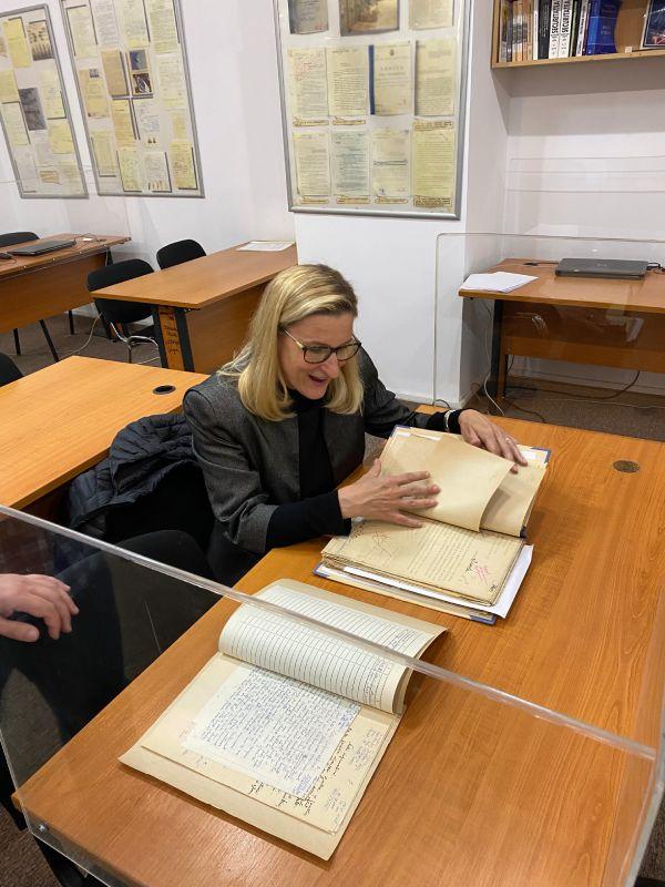 Ruta Sepetys: "Cititori din peste 25 de ţări sunt inspiraţi de rezistenţa şi de curajul vostru" 806062