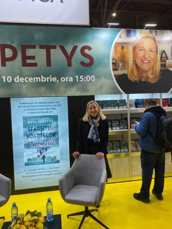 Ruta Sepetys: "Cititori din peste 25 de ţări sunt inspiraţi de rezistenţa şi de curajul vostru" 806065