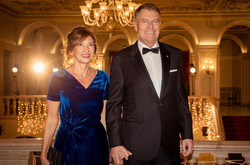 Surpriză la Opera Română: Carmen şi Klaus Iohannis au venit la "Traviata". Ce ţinute au purtat  806216