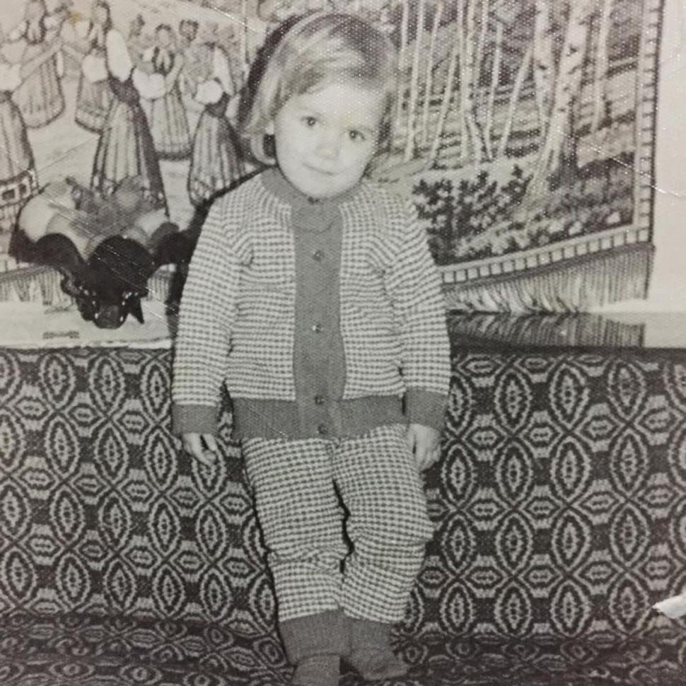 Recunoşti blondina din imagine? A stârnit controverse cu pozele sale ca fotomodel şi e una din cele mai îndrăgite românce 806155