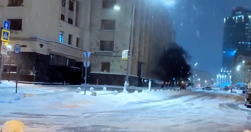 Moscova se confruntă cu o "apocalipsă a zăpezii". A fost depășit recordul din 1941! Abia se mai poate circula 806226