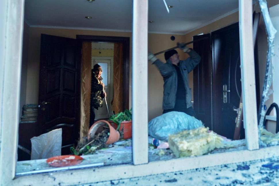 Cum arată casa lui Ivan și Olga după ce le-a căzut o dronă iraniană Shahed în curte, lângă Kiev 806424