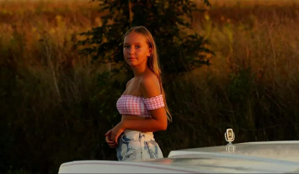 Ea este Alexia, fata cu mâinile replantate după accident. Tatăl ei: "Un copil la 16 ani să-şi vadă surioara întinsă pe jos, numai Dumnezeu ştie cum e" 806337