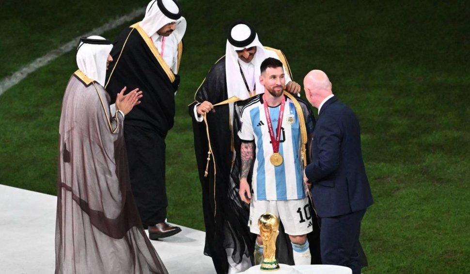 Messi, criticat pentru că a îmbrăcat mantia neagră după victoria din Qatar. Ce semnificație are Bisht