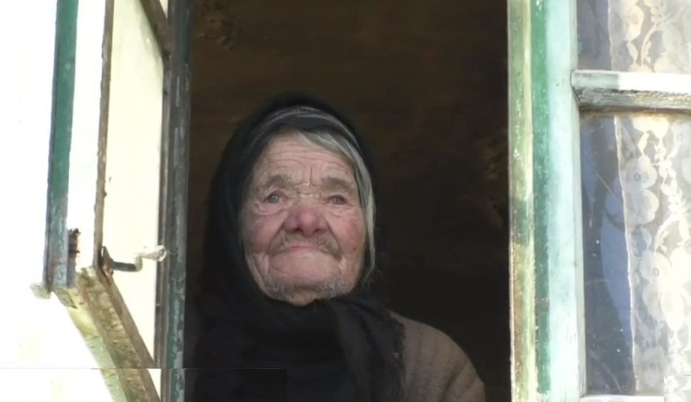 Bunica Margareta, cu lacrimi în ochi, are o dorinţă de Crăciun la 94 de ani: să aibă o sticlă de suc pe masă