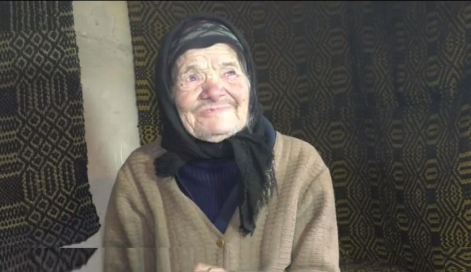 Bunica Margareta, cu lacrimi în ochi, are o dorinţă de Crăciun la 94 de ani: să aibă o sticlă de suc pe masă 806510