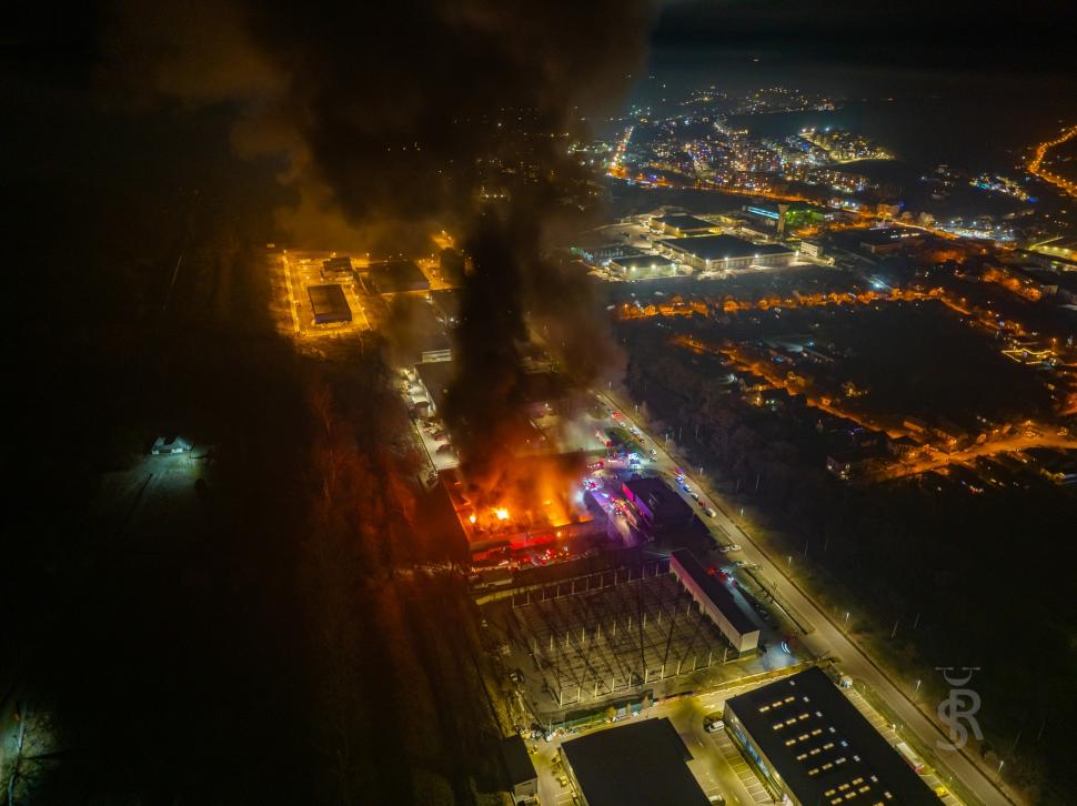 Incendiu de proporții într-o hală din Parcul Tetarom, din Cluj-Napoca 806666