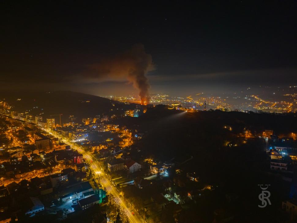 Incendiu de proporții într-o hală din Parcul Tetarom, din Cluj-Napoca 806667