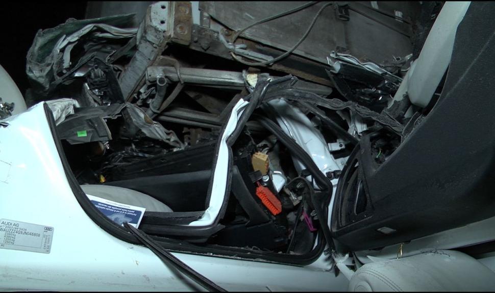 "Nu pot să sun familia. Mi se rupe inima". Accident grav la Sibiu: doi tineri au murit, după ce maşina lor a intrat sub un TIR 806524