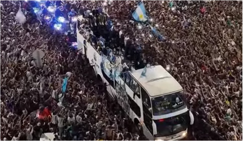 Primire triumfală a echipei Argentinei la întoarcerea în ţară. Imagini live!