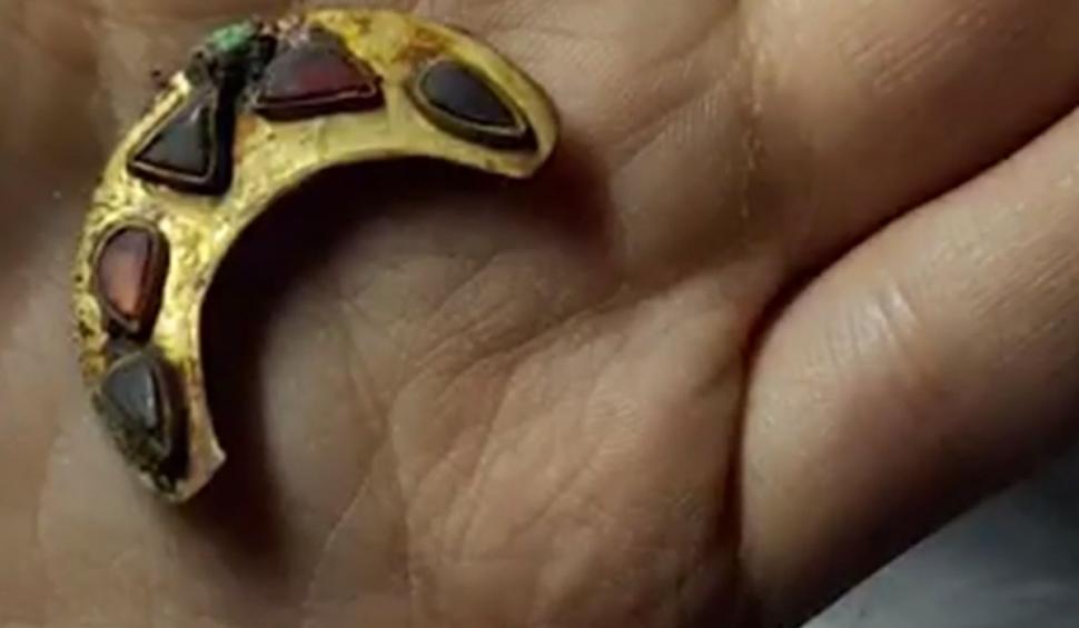 Războinic îngropat cu tot cu cal, descoperit pe şantierul Autostrăzii A7 Ploieşti-Buzău 806579