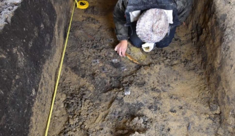 Războinic îngropat cu tot cu cal, descoperit pe şantierul Autostrăzii A7 Ploieşti-Buzău 806581