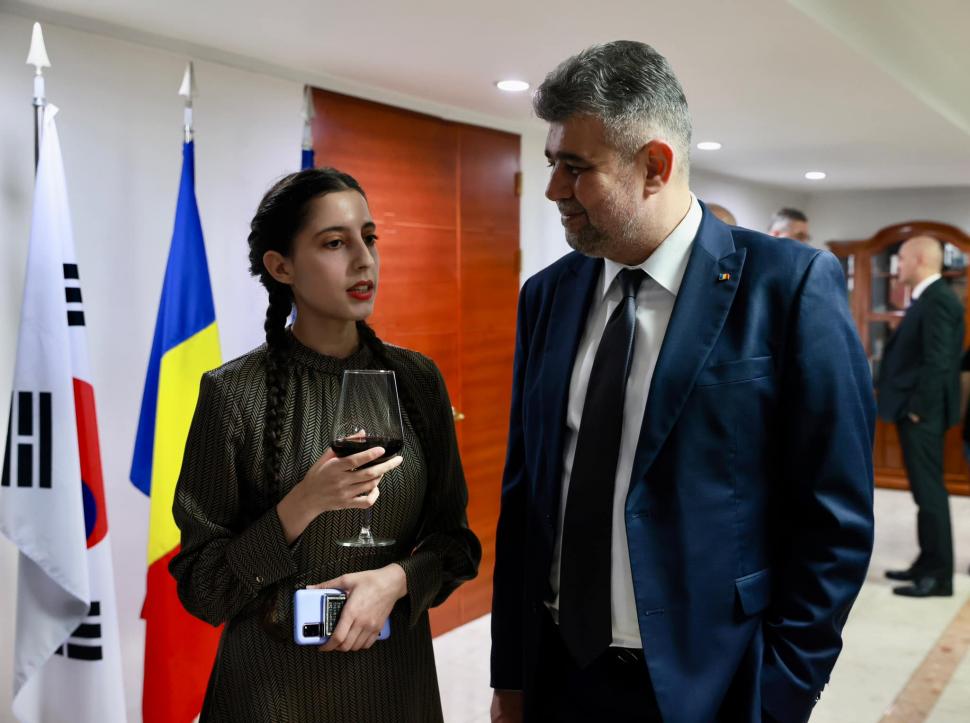 Marcel Ciolacu, în vizită la ambasada din Seul: "Le mulțumesc românilor din Coreea de Sud pentru sinceritatea și energia pozitivă cu care ne-au primit" 806819