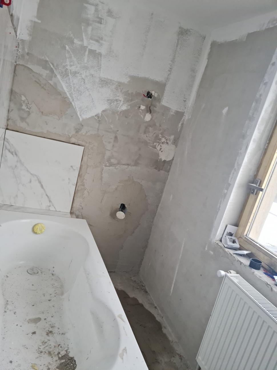 Ţeapa primită de o româncă stabilită în Austria. Cum a fost înşelată de doi muncitori din Arad: "Au luat banii şi mi-au lăsat casa aşa" 806947