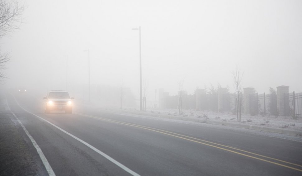 Avertizare meteo de ceață, emisă de ANM pentru 20 de județe. Vizibilitate redusă pe A2, A3 și mai multe drumuri din sud-estul țării