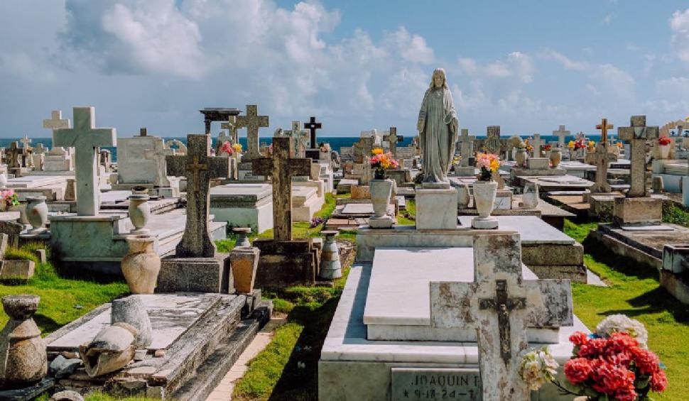 Imagini cu cel mai frumos cimitir din lume. Accesul se face printr-un tunel 806955