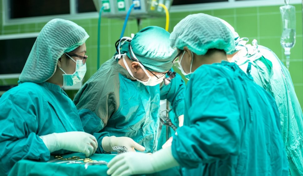 Operație în premieră națională la Spitalul Municipal din Blaj. Intervenția realizată la un pacient de 50 de ani a durat trei ore