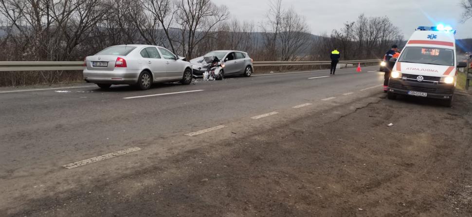 Șase persoane, între care 3 copii, rănite într-un accident din cauza unei depășiri riscante în Sibiu 807384