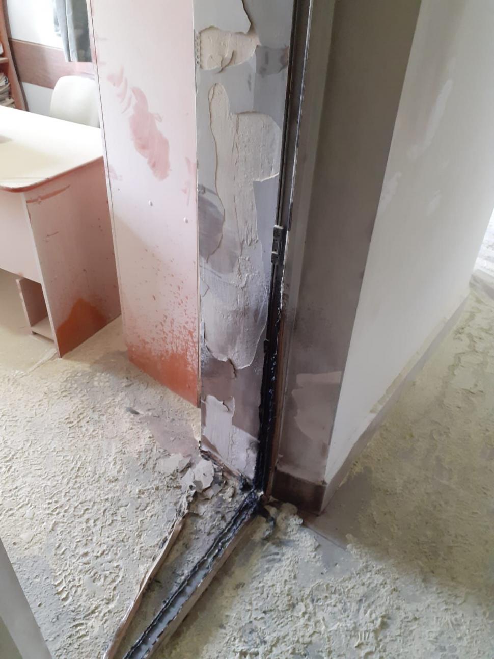 Un bărbat din Vaslui a stropit cu benzină și a încercat să-i dea foc unei angajate a primăriei, pentru că ajutorul de la stat pentru căldură era prea mic 807242