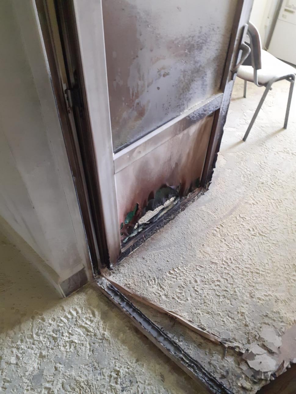 Un bărbat din Vaslui a stropit cu benzină și a încercat să-i dea foc unei angajate a primăriei, pentru că ajutorul de la stat pentru căldură era prea mic 807243