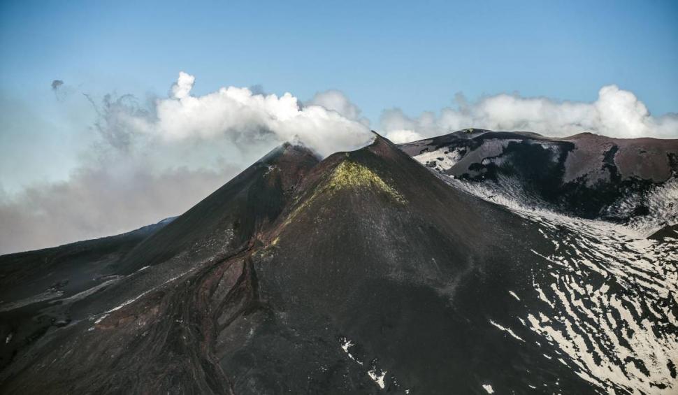 Imagini rare cu vulcanul Etna care erupe în plină iarnă. Momentul este inedit 807391