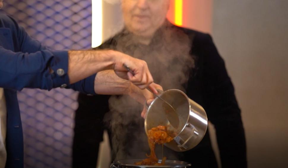 Vali Vijelie, invitat special în ultima ediţie "Gătit la costum" din acest an: "Spuneţi-mi unde greşesc, că aşa ştiu că mă iubiţi" 807034