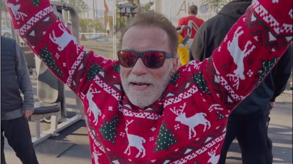Arnold Schwarzenegger, clip viral pe internet de Crăciun 807700