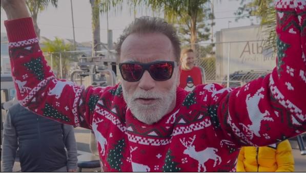 Arnold Schwarzenegger, clip viral pe internet de Crăciun 807701