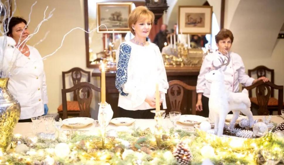 Cum arată masa de Crăciun a Familiei Regale Române. Este pentru a 22-a oară când aceasta petrece la Săvârșin 807741