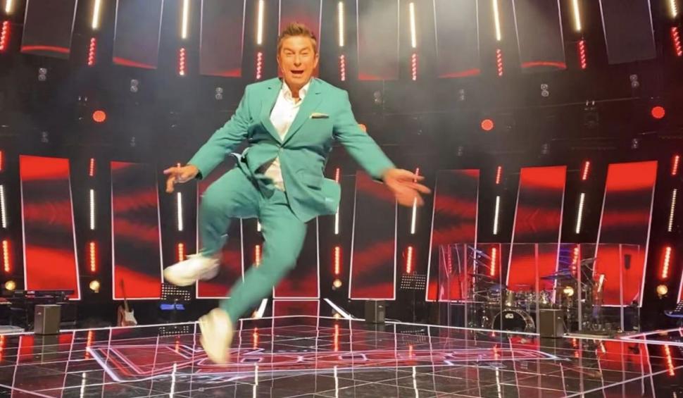 Recunoşti băieţelul din imagine? Azi e un bărbat celebru, actor şi prezentator TV român 807541