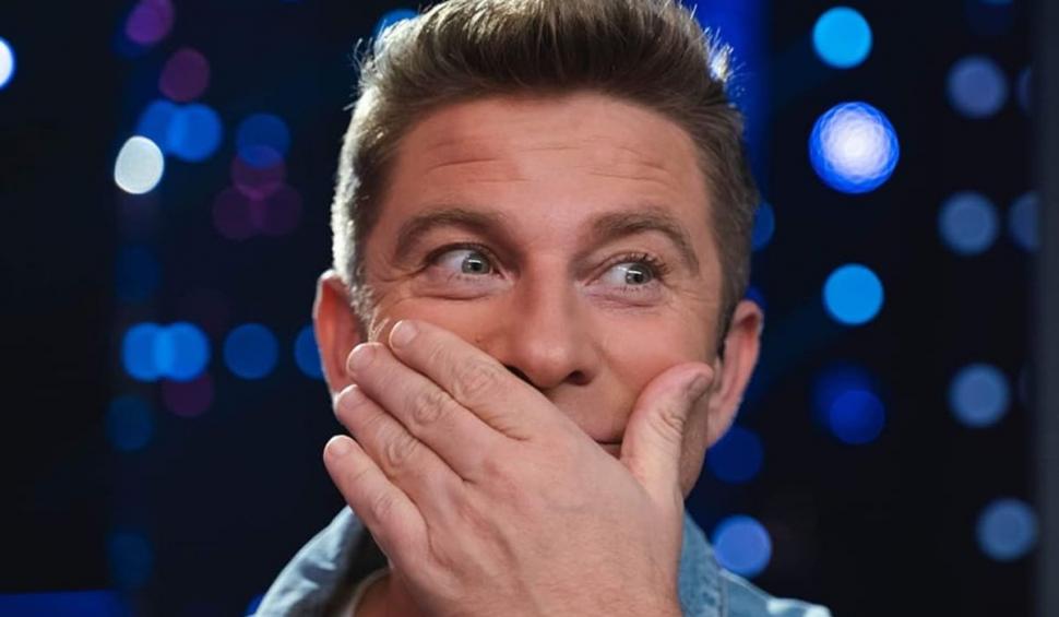 Recunoşti băieţelul din imagine? Azi e un bărbat celebru, actor şi prezentator TV român 807542