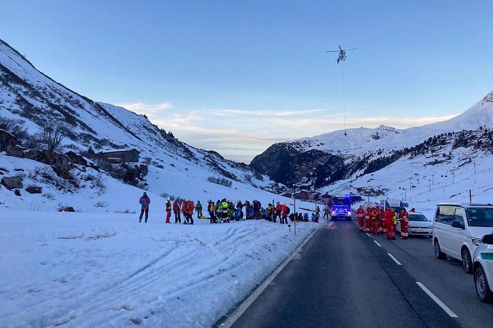 Zece persoane, îngropate într-o avalanșă în Austria, de Crăciun. Operaţiune contracronometru de salvare