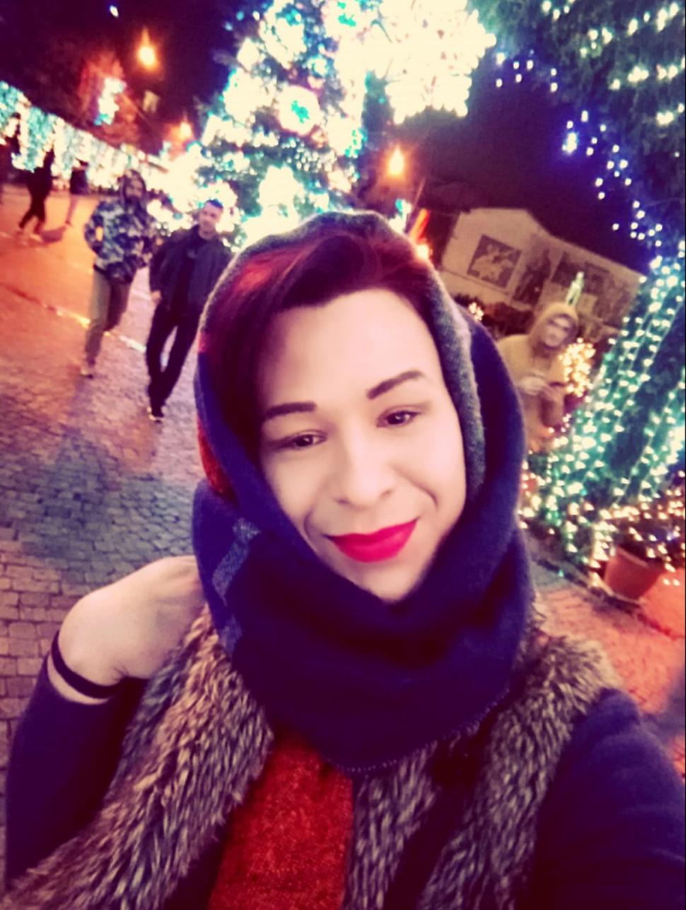 O tânără din Iași a murit în timp ce făcea live pe Facebook, după ce pisica a dărâmat o lumânare 807854