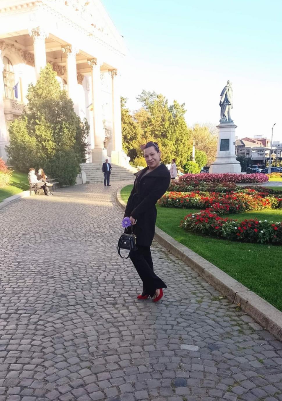 O tânără din Iași a murit în timp ce făcea live pe Facebook, după ce pisica a dărâmat o lumânare 807856