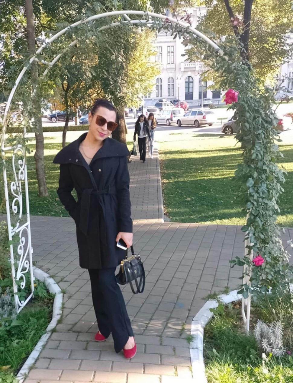 O tânără din Iași a murit în timp ce făcea live pe Facebook, după ce pisica a dărâmat o lumânare 807857