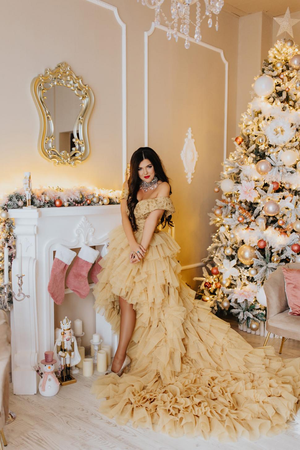 Cum au petrecut vedetele de Crăciun. Imagini de poveste cu brazi împodobiţi şi ţinute spectaculoase, din casele artiştilor 807777