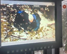 Unul dintre cei patru ucraineni blocaţi în Munţii Maramureşului, salvat cu un elicopter SMURD. Operaţiunea continuă 807895