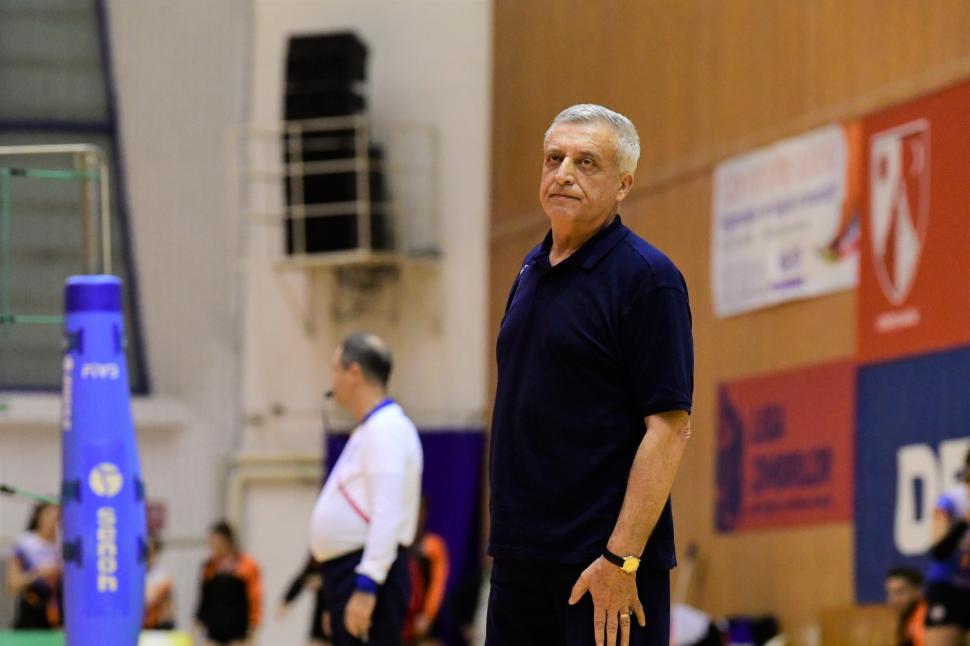 A murit Florin Grapă, unul dintre antrenorii marcanți în voleiul feminin românesc. Avea 68 de ani 808069