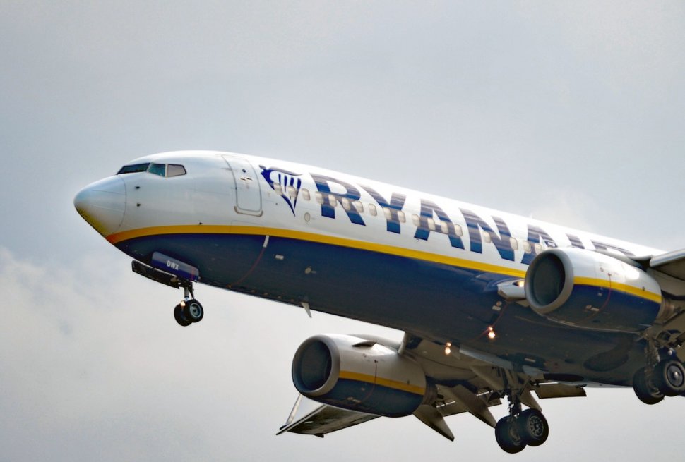 Un avion Ryanair care venea la Bucureşti a aterizat de urgenţă la Budapesta, marți seară
